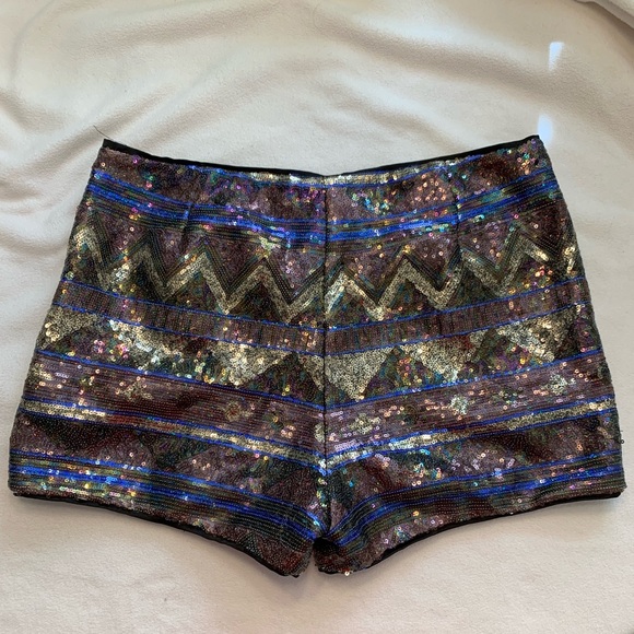 ✨2015 Forever 21 Tribal Print Sequin Booty Shorts • M✨ - Picture 4 of 7